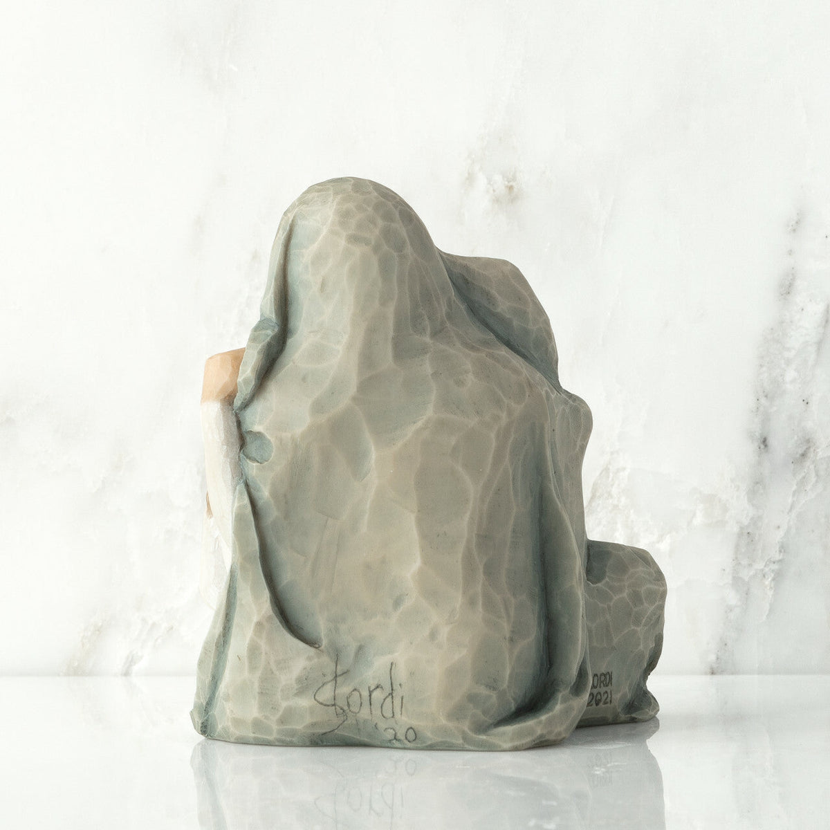 Cozy figurine as a mother and children family keepsake gift